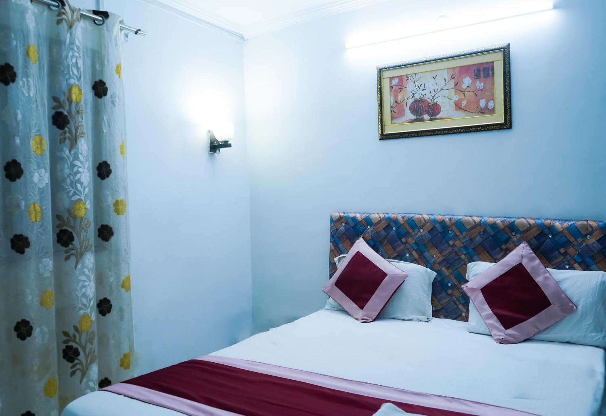 Niketan Inn - Near Chanakyapuri Embassy Area New Delhi