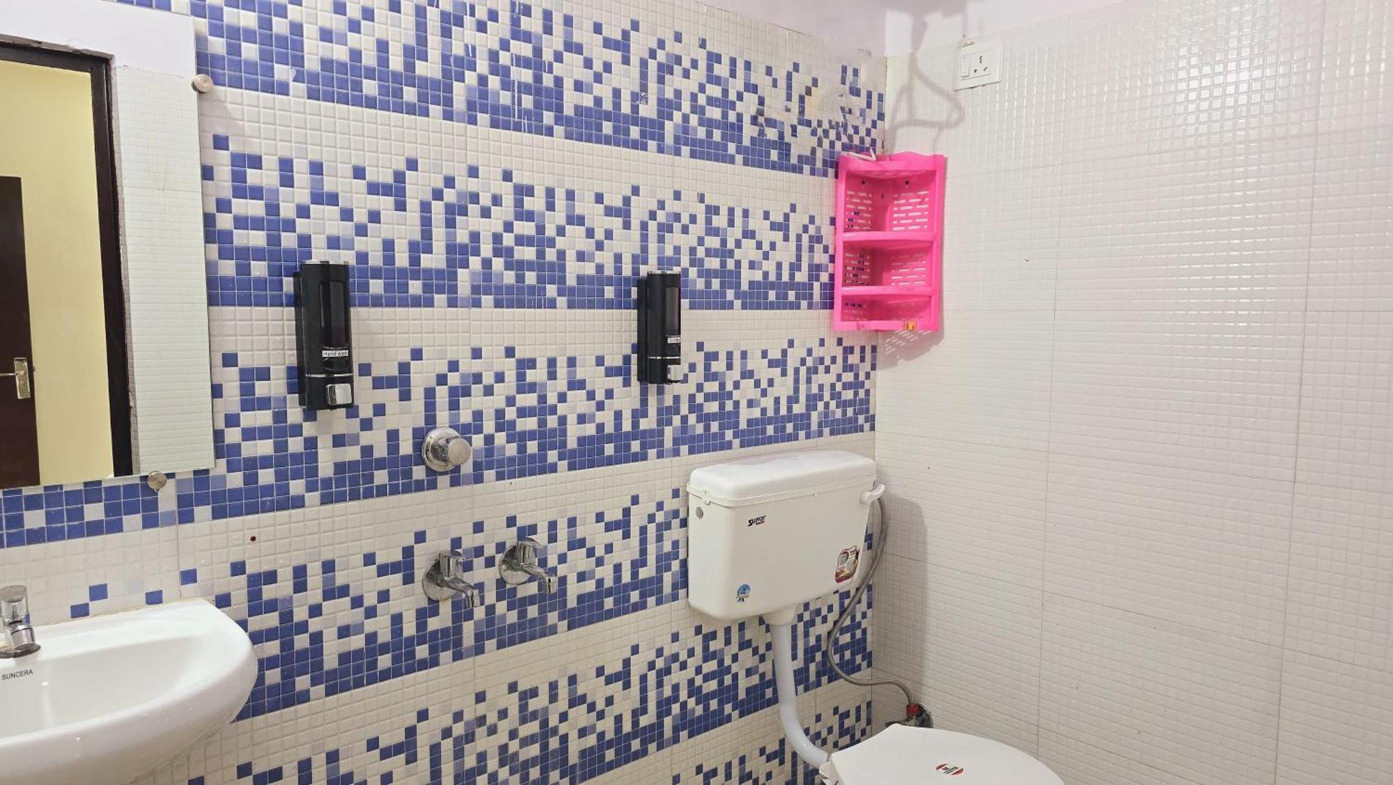 Niketan Inn - Near Chanakyapuri Embassy Area Hotel 3*