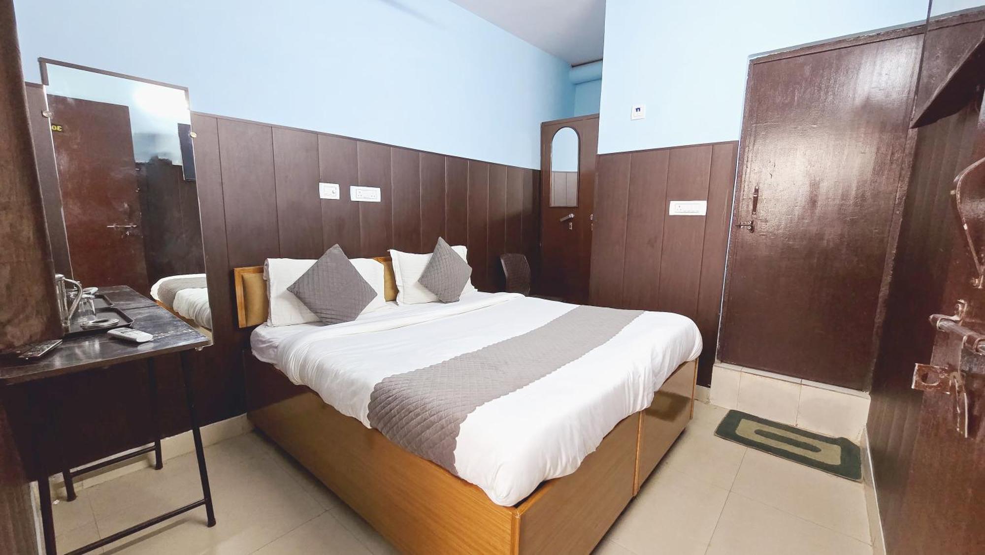 Hotel Niketan Inn - Near Chanakyapuri Embassy Area New Delhi