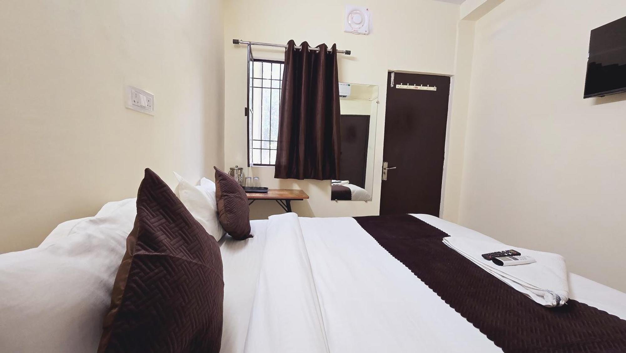 Hotel Niketan Inn - Near Chanakyapuri Embassy Area