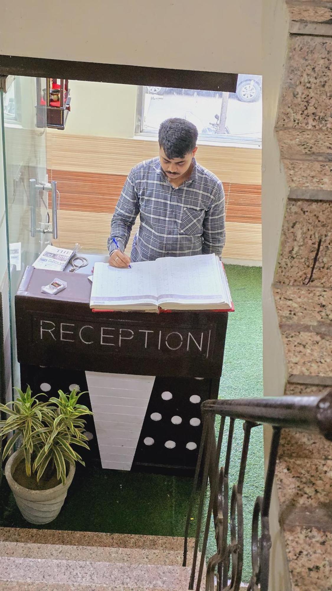 Hotel Niketan Inn - Near Chanakyapuri Embassy Area