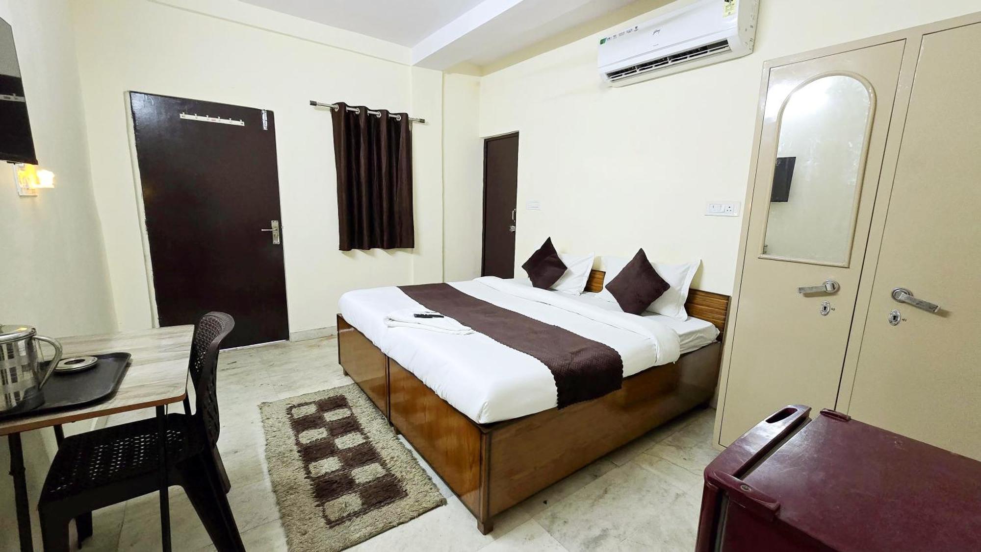 Hotel Niketan Inn - Near Chanakyapuri Embassy Area